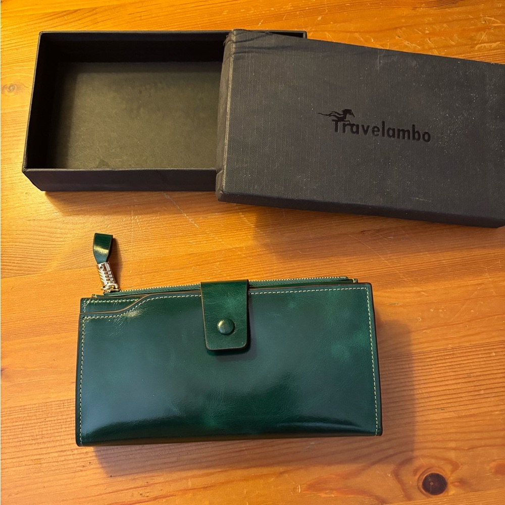 Green Women's Wallet